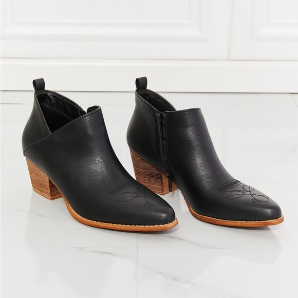 MMShoes Trust Yourself Embroidered Crossover Cowboy Bootie in Black - Picture 6 of 6